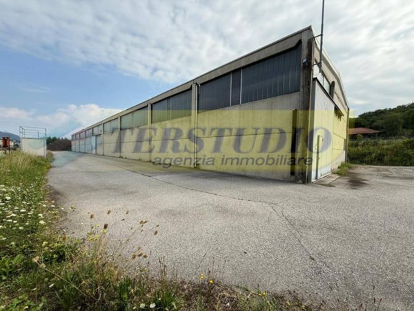 capannone in affitto a Brivio