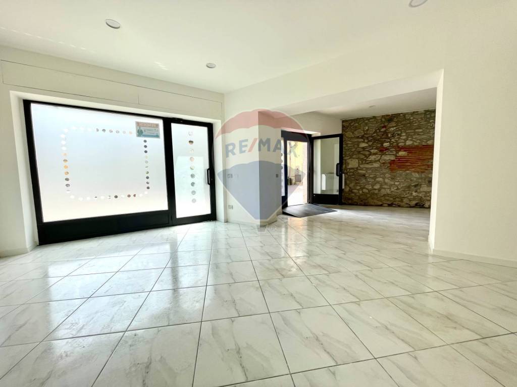 negozio in affitto a Brivio