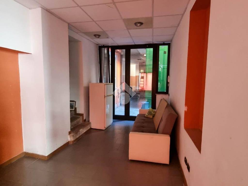 negozio in affitto a Brivio