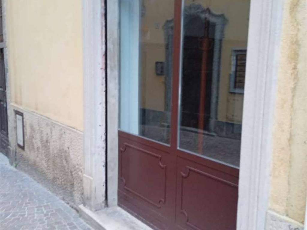 negozio in affitto a Brivio