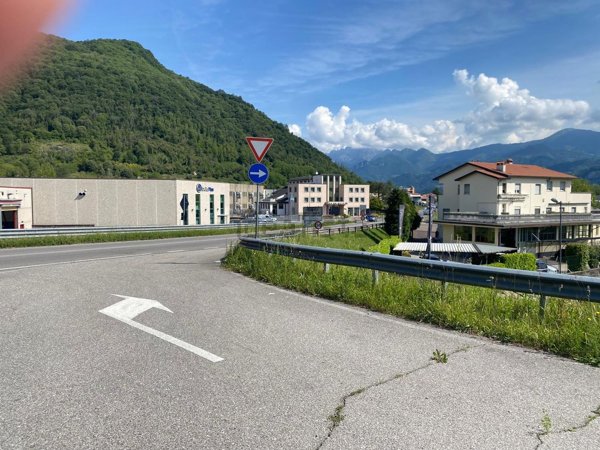 capannone in affitto a Brivio in zona Foppaluera