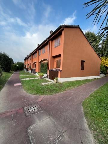 casa indipendente in affitto a Calco in zona Arlate