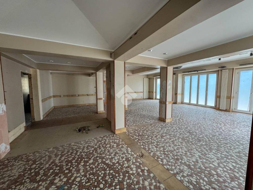 negozio in affitto a Calco