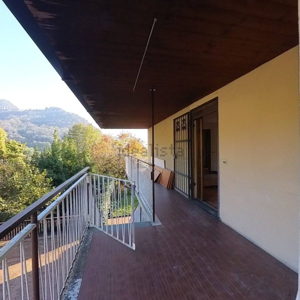 appartamento in affitto a Calolziocorte in zona Rossino