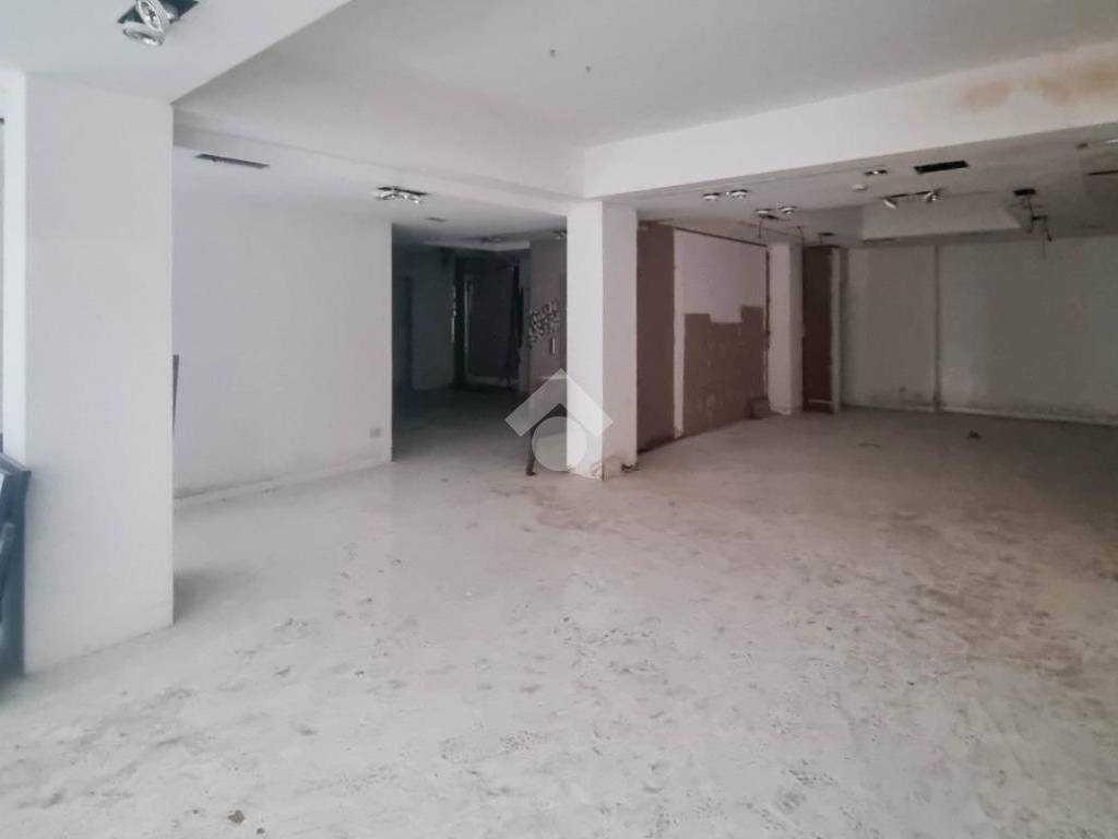 negozio in affitto a Calolziocorte