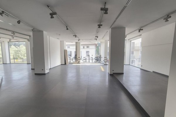 negozio in affitto a Calolziocorte