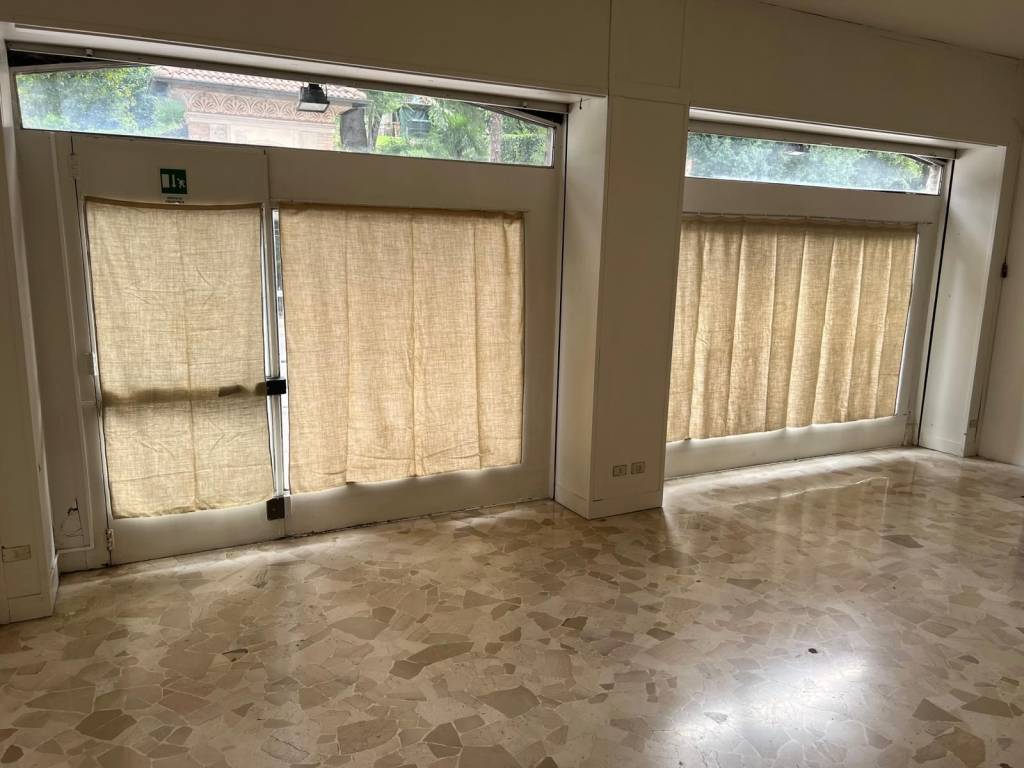 negozio in affitto a Calolziocorte