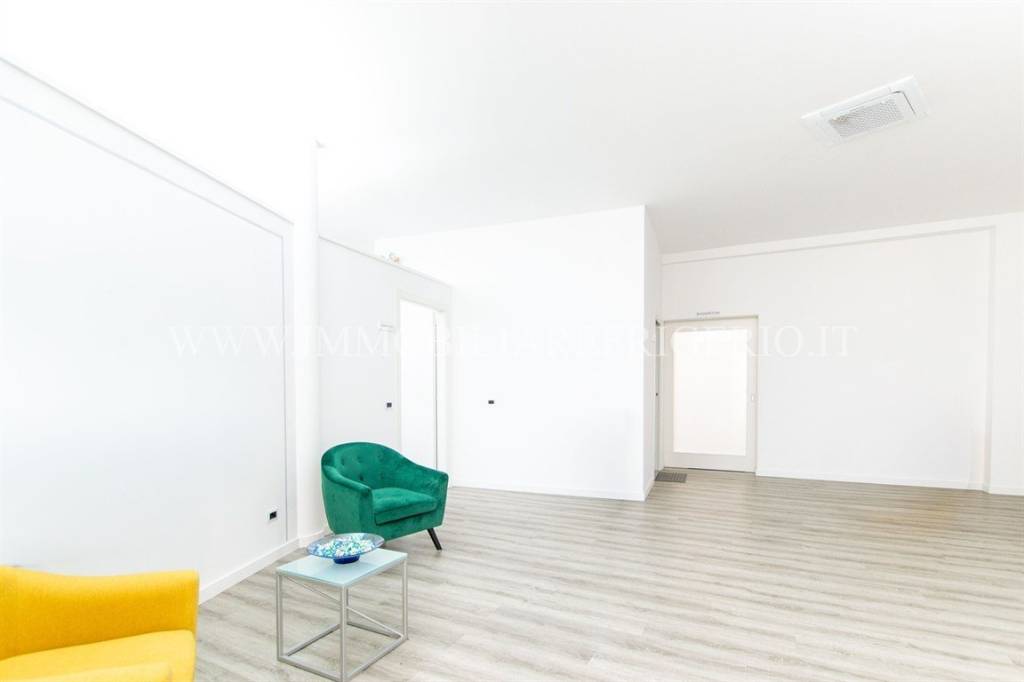 ufficio in affitto a Calolziocorte in zona Foppenico