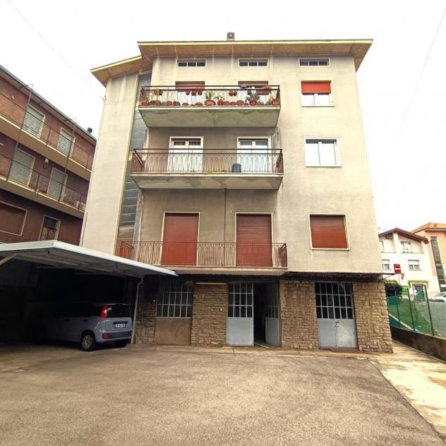 locale commerciale in affitto a Calolziocorte