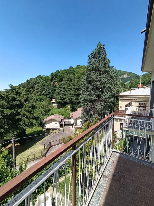 appartamento in affitto a Calolziocorte in zona Rossino
