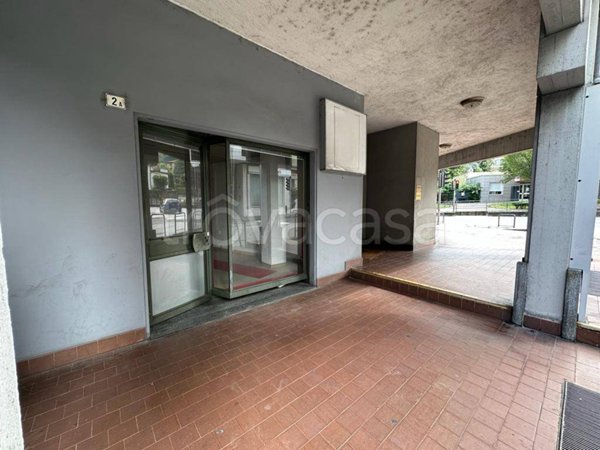 negozio in affitto a Calolziocorte in zona Foppenico