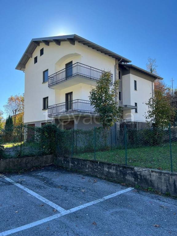 appartamento in affitto a Carenno