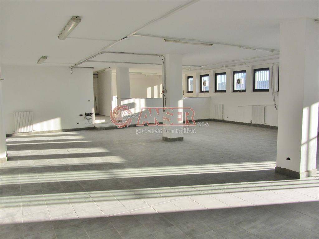locale commerciale in affitto a Casatenovo