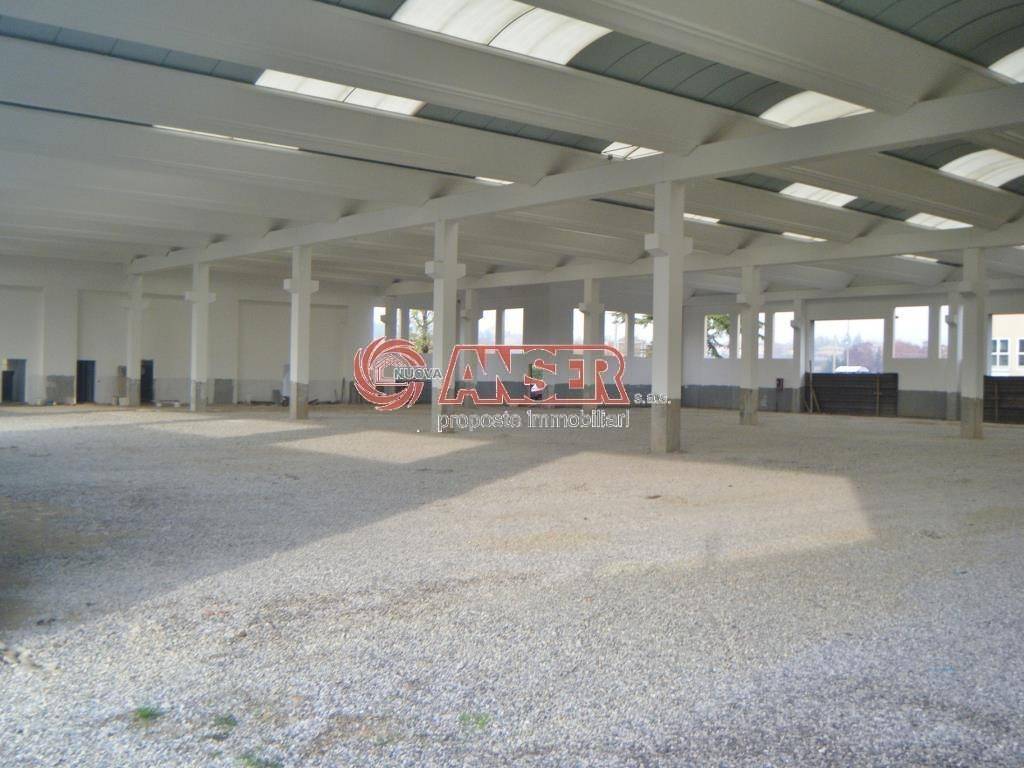 locale commerciale in affitto a Casatenovo