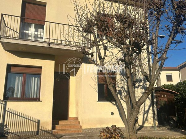 appartamento in affitto a Casatenovo in zona Campofiorenzo