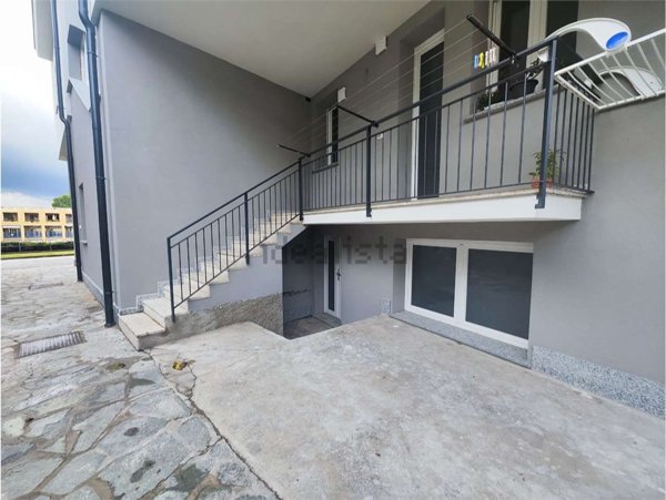 locale commerciale in affitto a Casatenovo