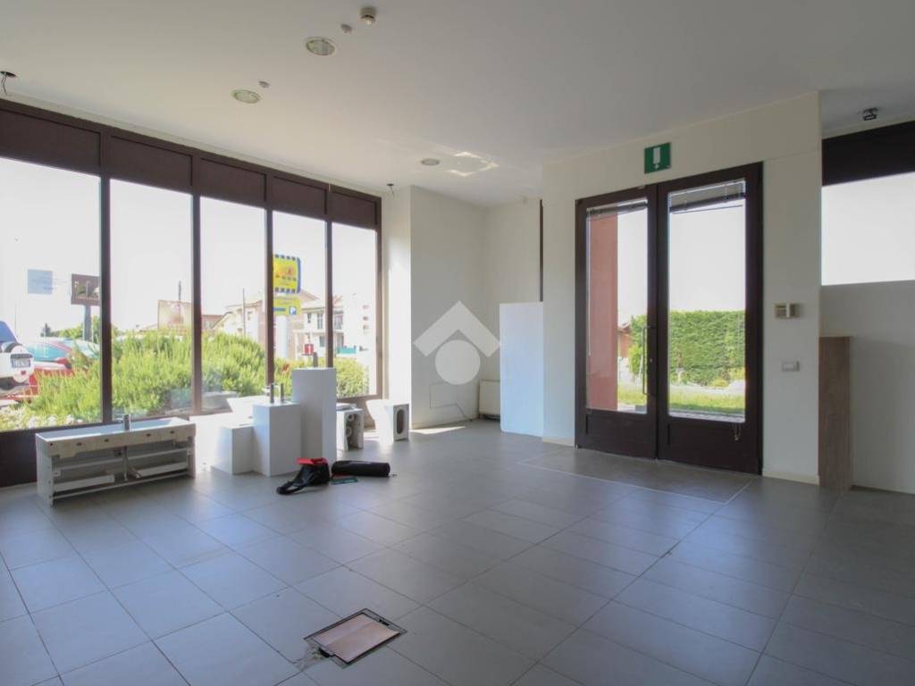 negozio in affitto a Casatenovo