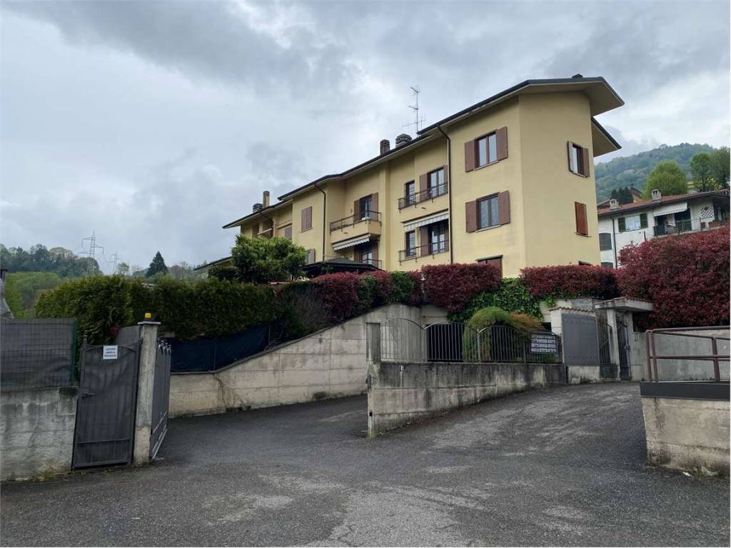 villa in affitto a Castello di Brianza in zona Cologna