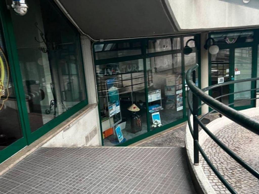 negozio in affitto a Civate