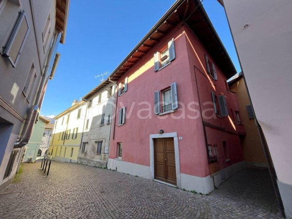 appartamento in affitto a Colico