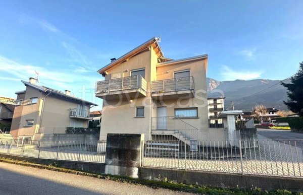 appartamento in affitto a Colico