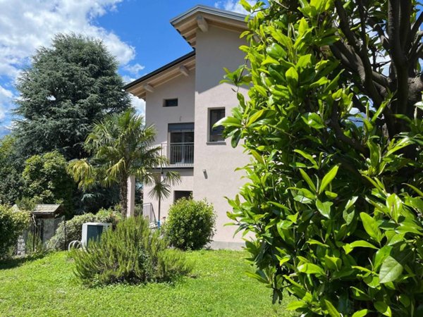 appartamento in affitto a Colico in zona Villatico