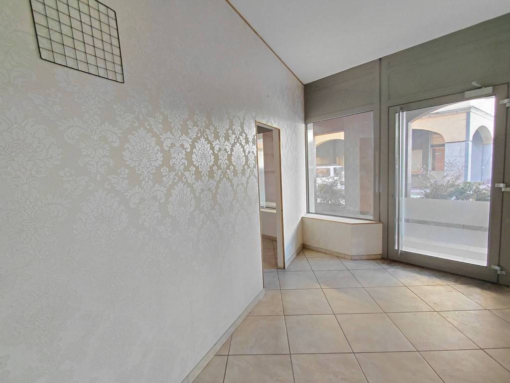 negozio in affitto a Colico