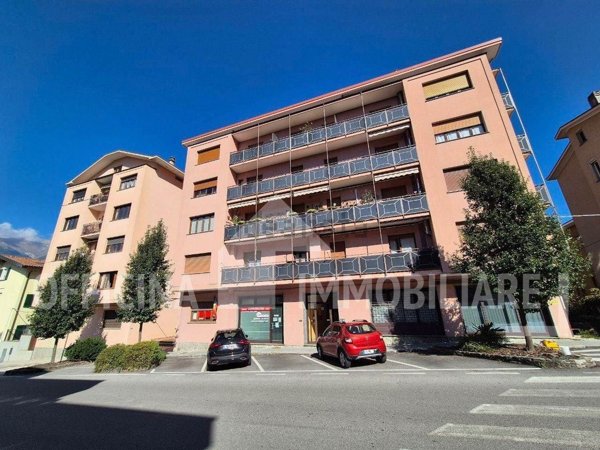 ufficio in affitto a Colico in zona Villatico