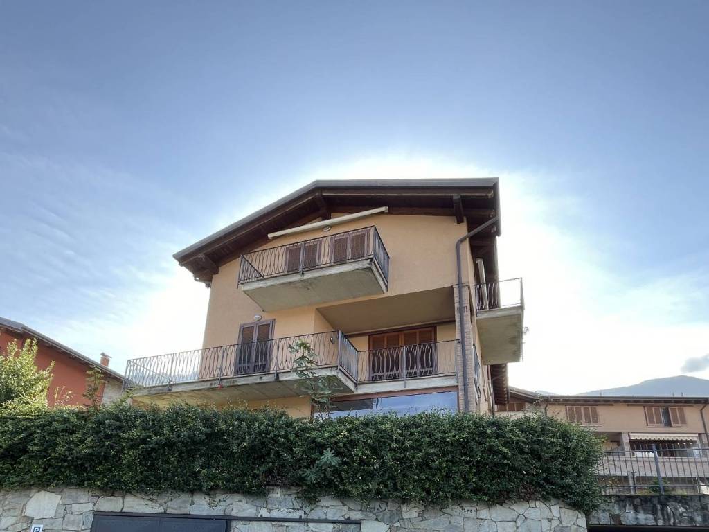 appartamento in affitto a Colico