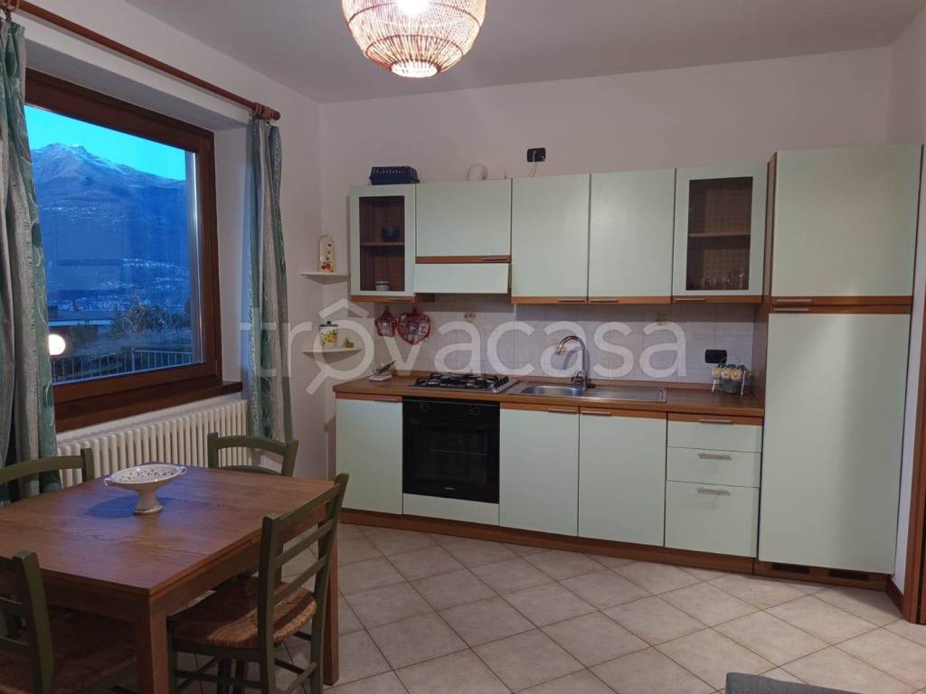 appartamento in affitto a Colico in zona Villatico