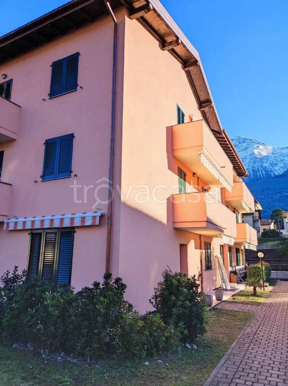 appartamento in affitto a Colico