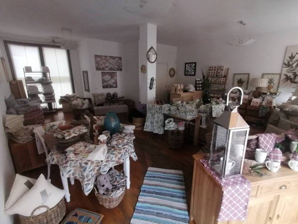 negozio in affitto a Colico