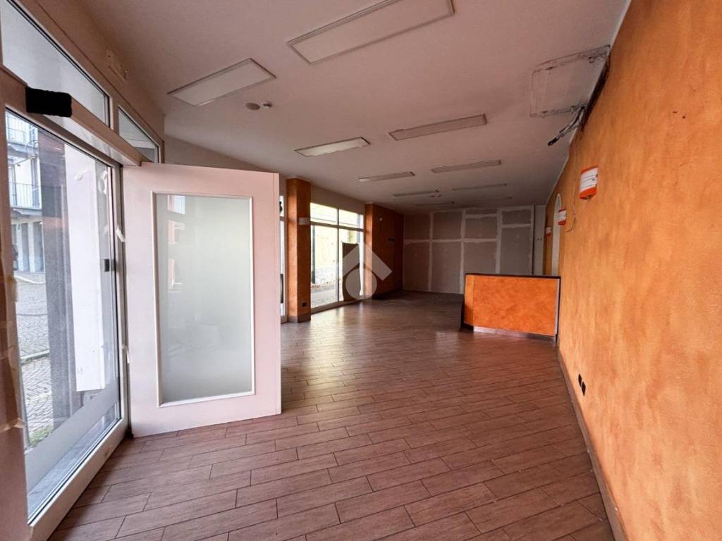 negozio in affitto a Colico