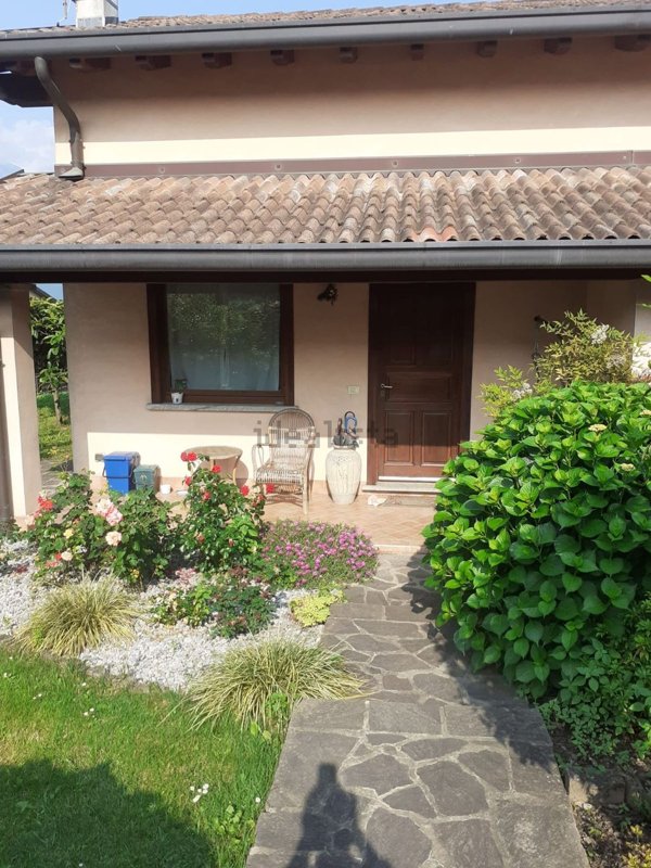 appartamento in affitto a Colico