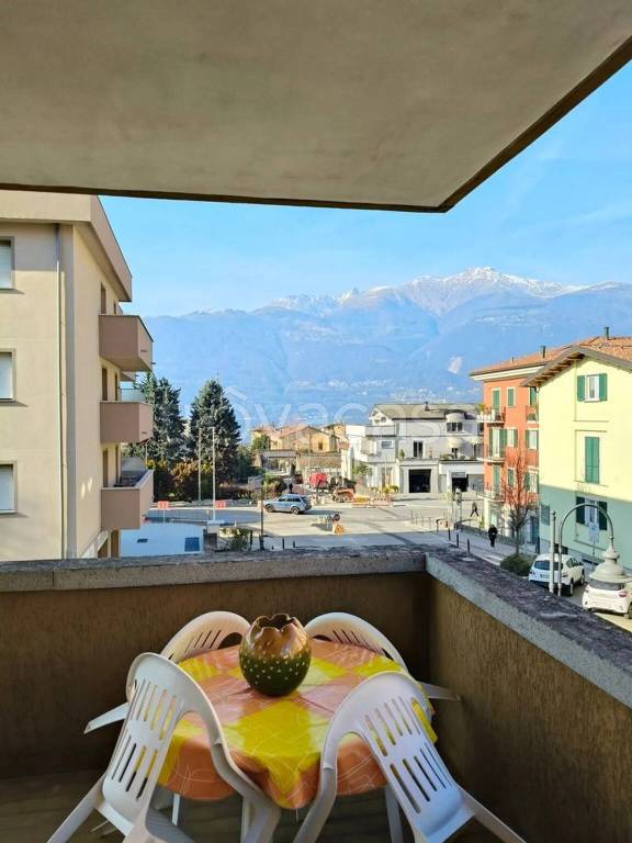 appartamento in affitto a Colico in zona Villatico