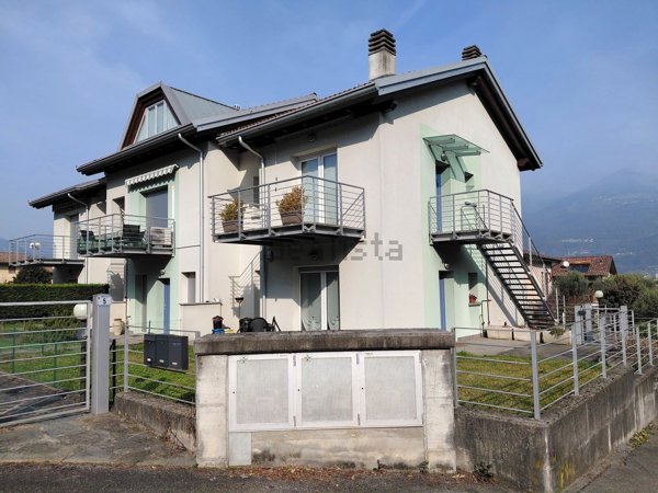 appartamento in affitto a Colico in zona Curcio