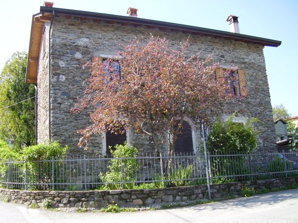 appartamento in affitto a Colico