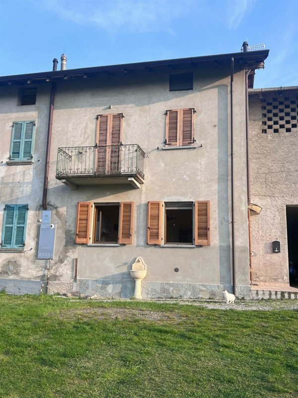 appartamento in affitto a Colico in zona Villatico
