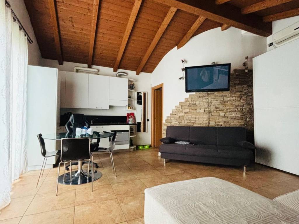 appartamento in affitto a Costa Masnaga