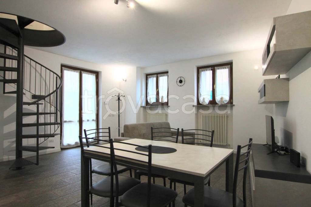 appartamento in affitto a Dervio