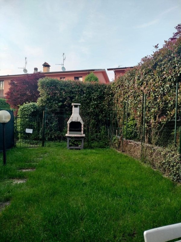 appartamento in affitto a Dolzago