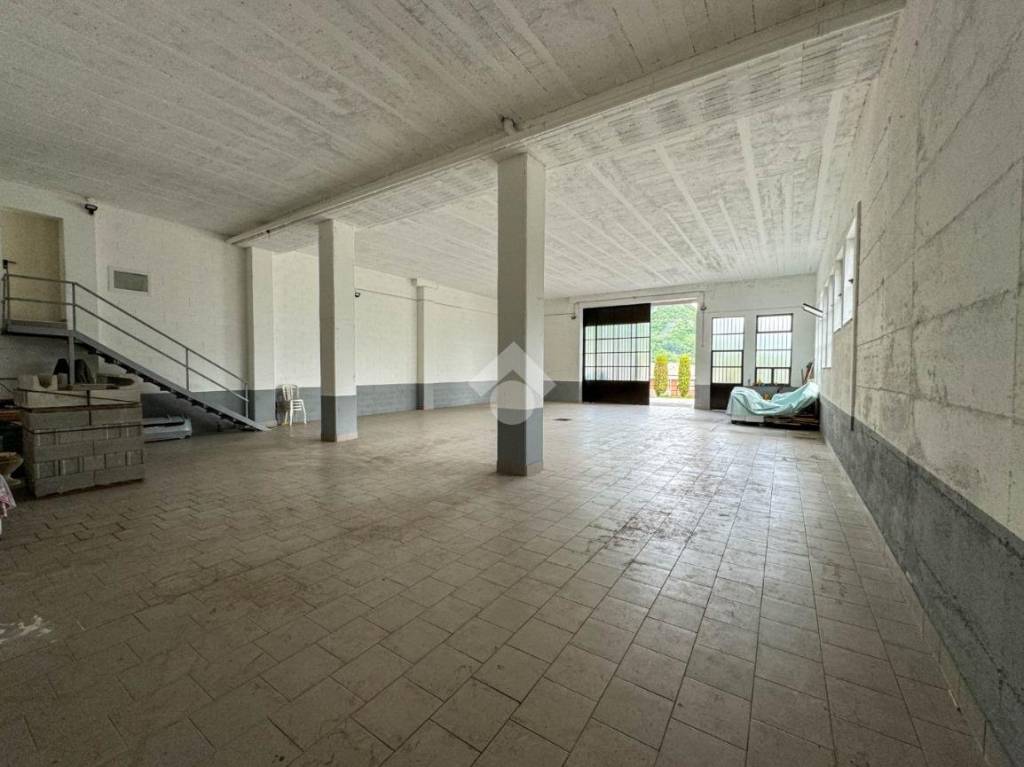 locale commerciale in affitto a Galbiate