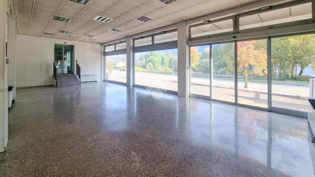 negozio in affitto a Garlate