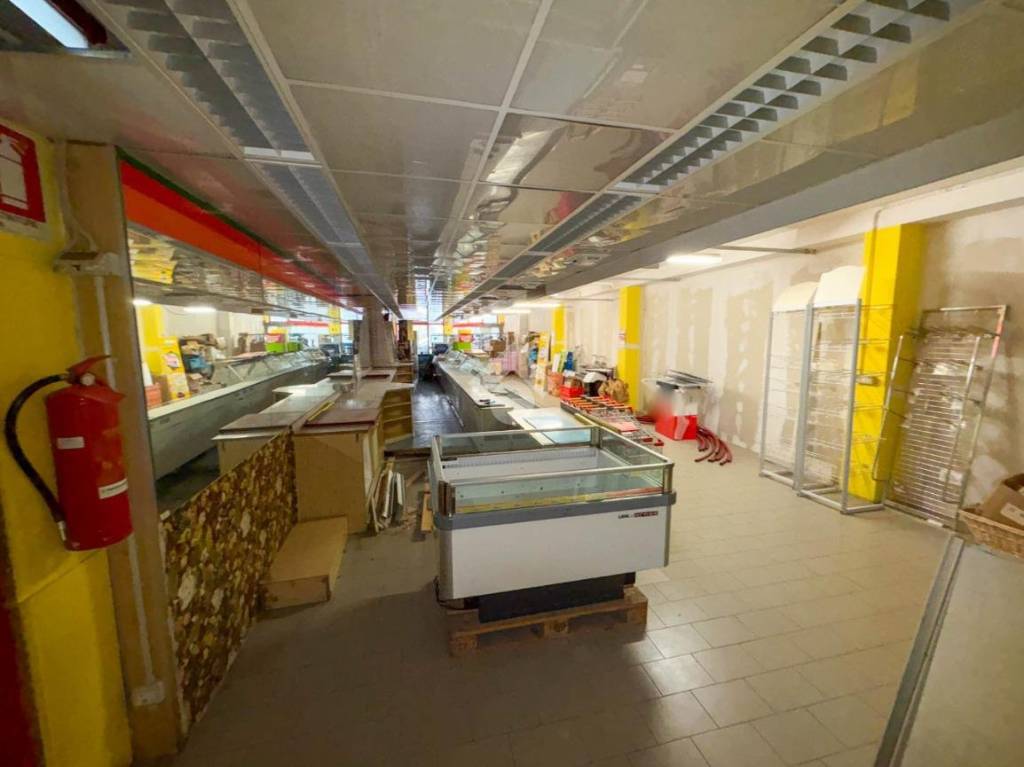 negozio in affitto a Lecco in zona San Giovanni