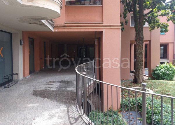 negozio in affitto a Lecco in zona Lecco Centro
