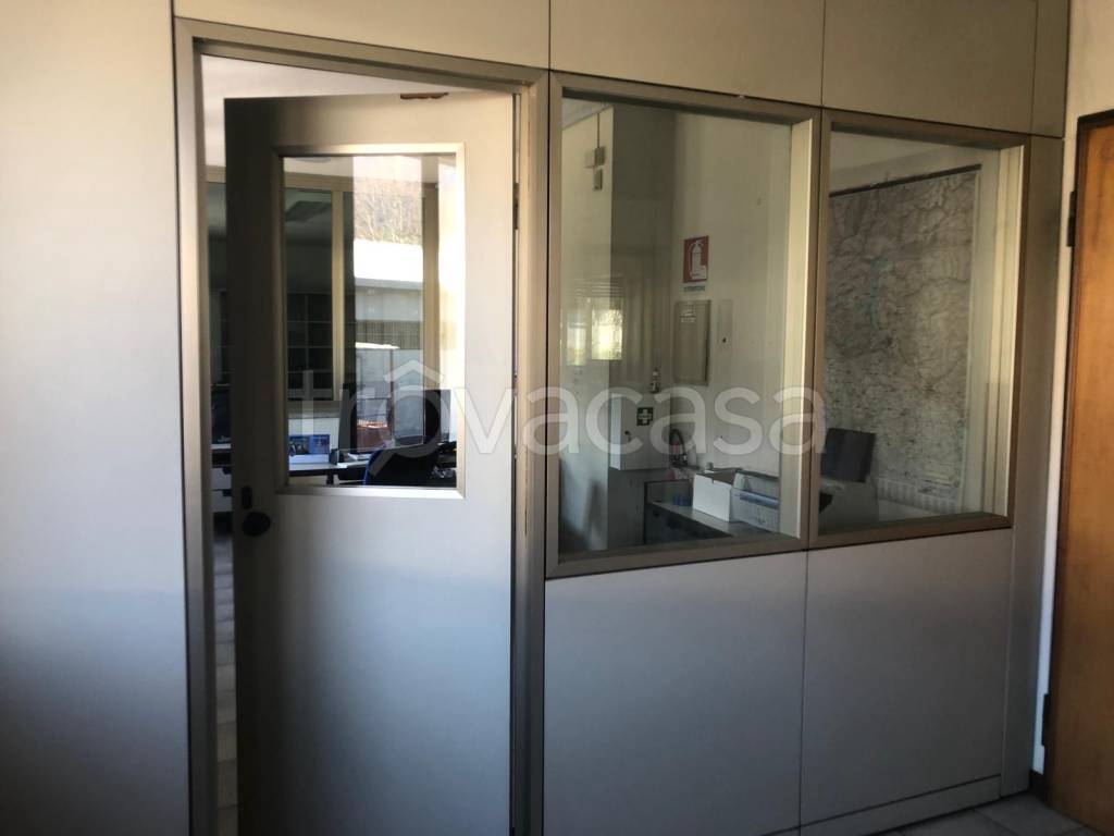 ufficio in affitto a Lecco in zona Caleotto