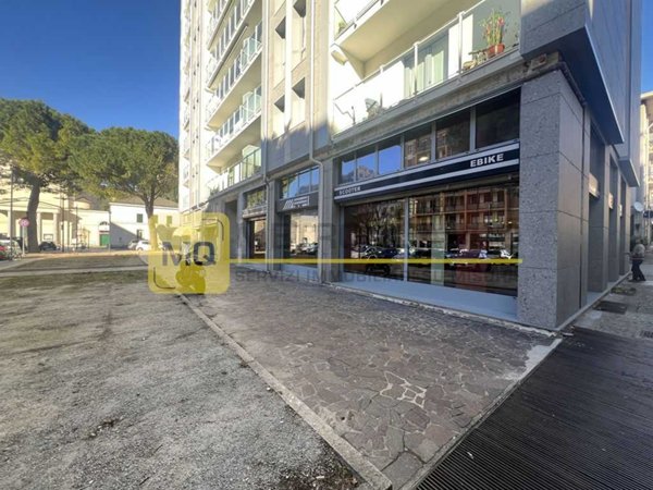negozio in affitto a Lecco in zona Viale Turati