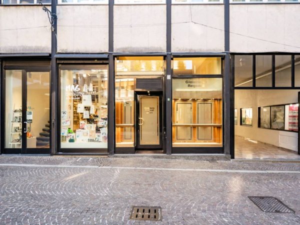 negozio in affitto a Lecco