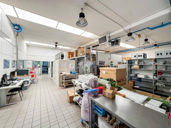 locale commerciale in affitto a Lecco in zona Belledo