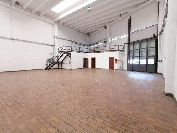 ufficio in affitto a Lecco in zona Caleotto